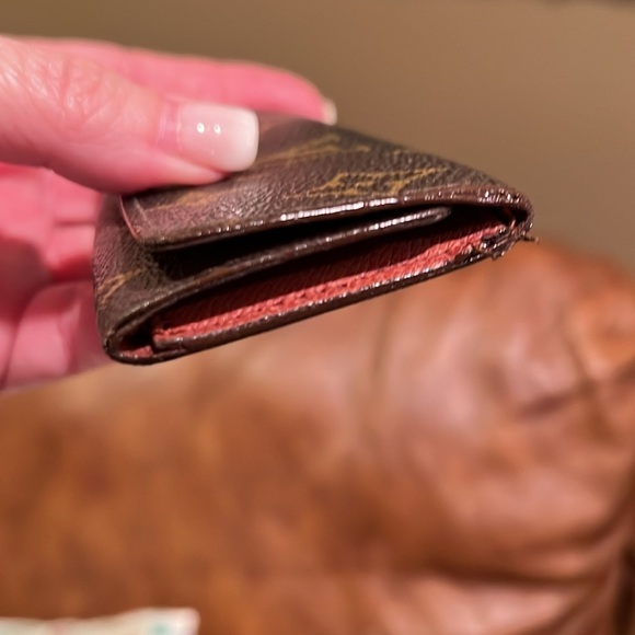 Authentic Louis Vuitton 4 key monogram holder - Picture 5 of 12